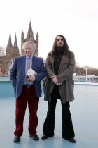 Deutscher Kunsthistoriker Werner Spies trifft den deutschen Künstler Jonathan Meese und sprechen über "Mein Glück und die Diktatur der Kunst" bei der lit.COLOGNE 2014 auf der MS RheinEnergie/Literaturschiff Köln (© Thomas Brill)